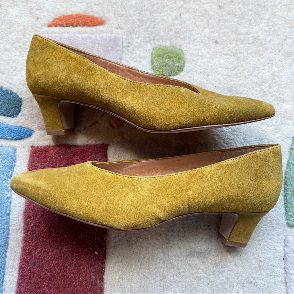 NWOB Madewell Etta suede pumps in spiced olive (green/mustard yellow) - size 6